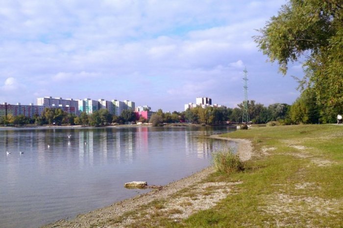 Ilustračný obrázok k článku Na prekládku napätia ponad V. Draždiak sa bude MČ pýtať obyvateľov