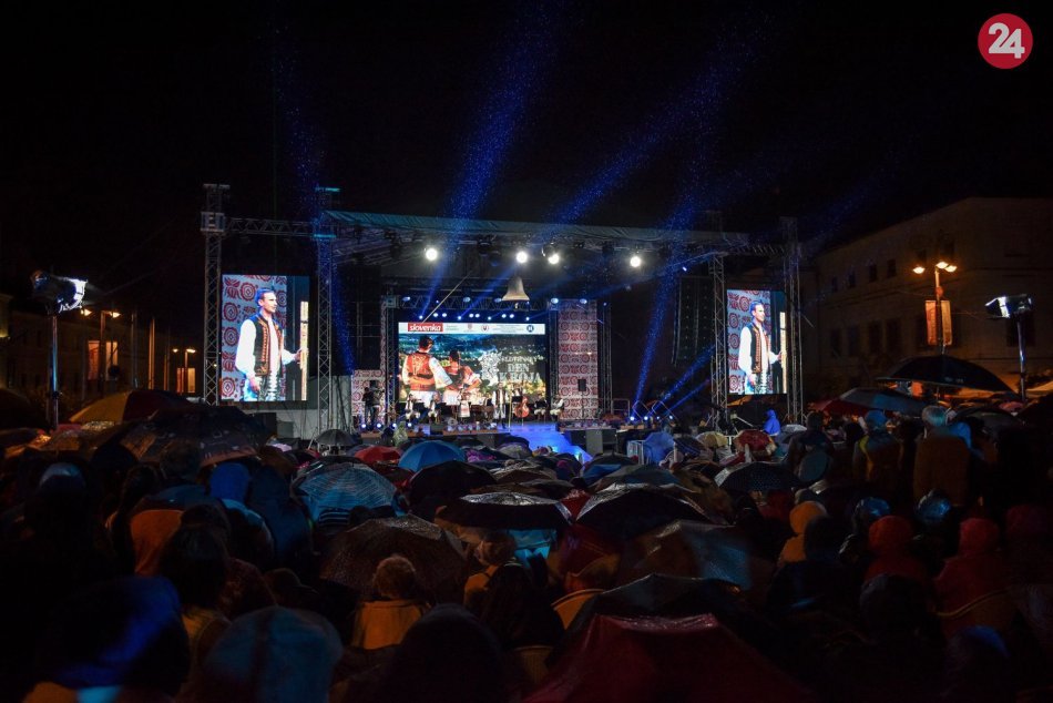 Ilustračný obrázok k článku Bystrica zažila udalosť roka: Veľký FOTONÁVRAT k Radvanskému jarmoku