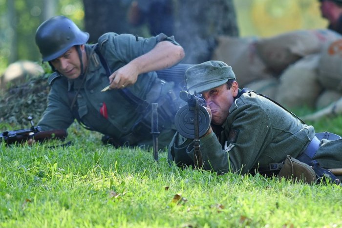 Ilustračný obrázok k článku Výbuchy, zapálená časť obce a rekonštrukcia bojov: Pod Tatrami oslávia okrúhle výročie SNP