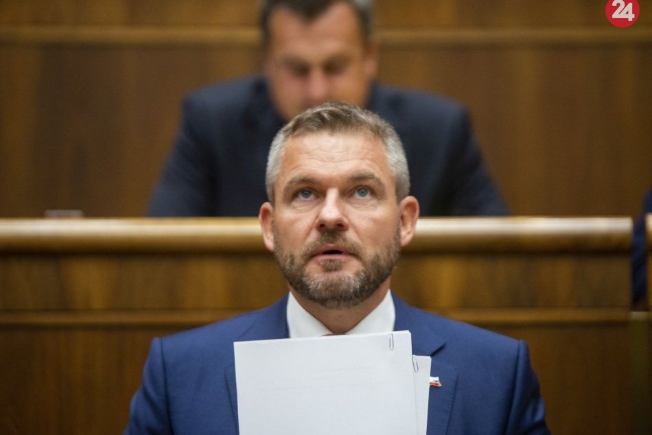 Ilustračný obrázok k článku Premiér Peter Pellegrini zostáva vo funkcii: Opozícii sa ho odvolať nepodarilo