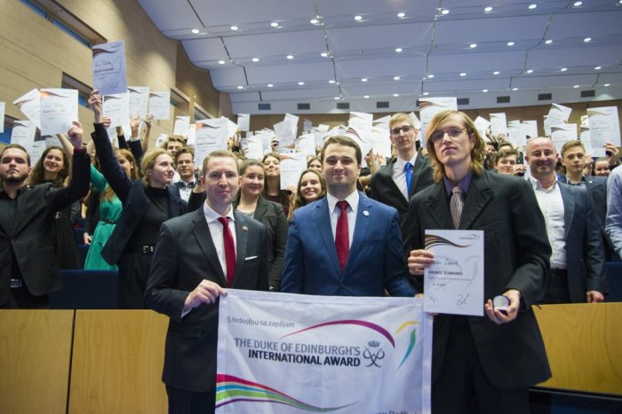 Ilustračný obrázok k článku Šanca a podpora pre mladých: Kraj podpísal spoluprácu s rozvojovým programom