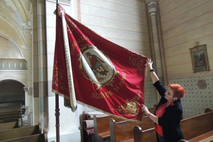 Ilustračný obrázok k článku Bolestné spomienky Opatovčanov: Uhynuli včely, sneh bol čierny... FOTO