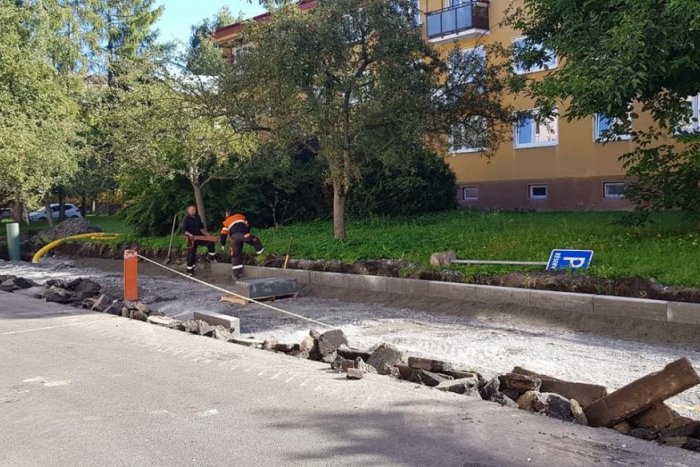 Ilustračný obrázok k článku Výstavba nových parkovacích miest v Mikuláši: Tešiť sa môžu obyvatelia tejto ulice