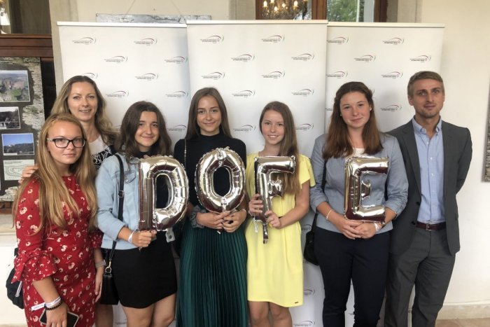 Ilustračný obrázok k článku Šesť bronzových plakiet vojvodu z Edinburghu pre starogymplákov