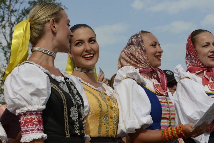 Ilustračný obrázok k článku KVÍZ, ktorý otestuje vaše znalosti: Pamätáte si texty slovenských ľudových piesní?