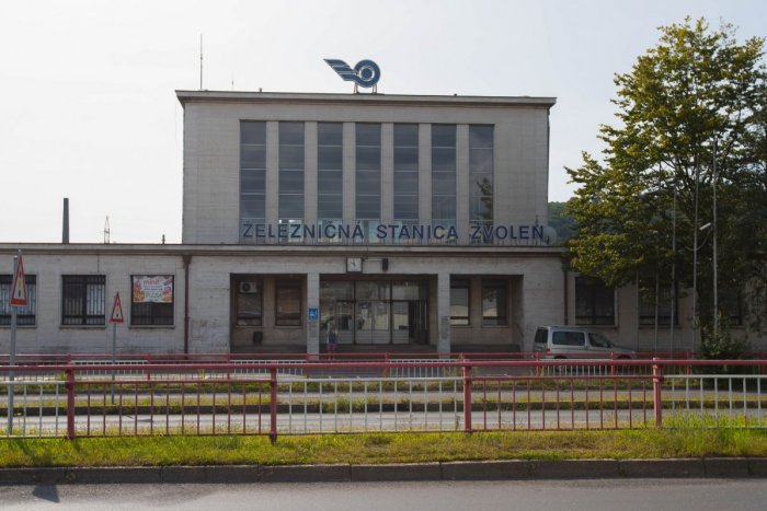 Ilustračný obrázok k článku Železničnú stanicu vo Zvolene čaká rekonštrukcia. V týchto dňoch rátajte s výlukou