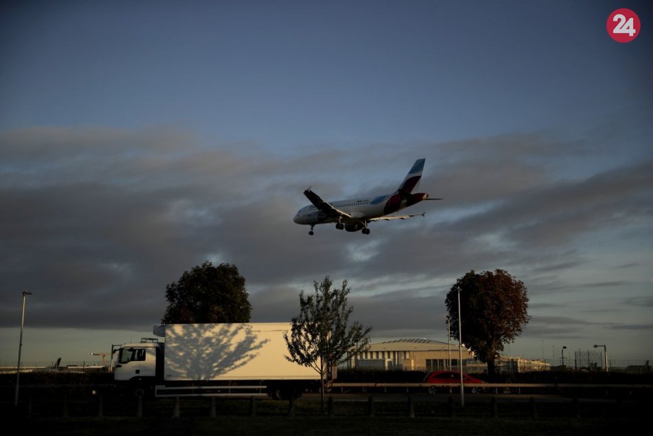 Ilustračný obrázok k článku Aktivisti chceli pomocou dronov narušiť prevádzku na najväčšom londýnskom letisku