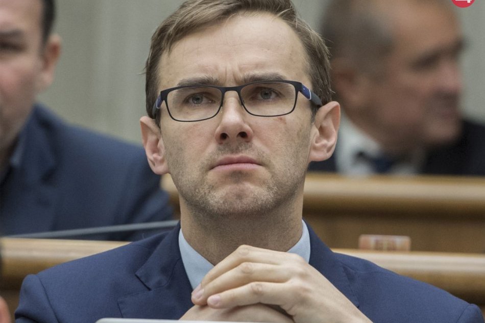 Ilustračný obrázok k článku Poslanec Martin Fedor odchádza z klubu Mosta-Híd aj z vládnej koalície