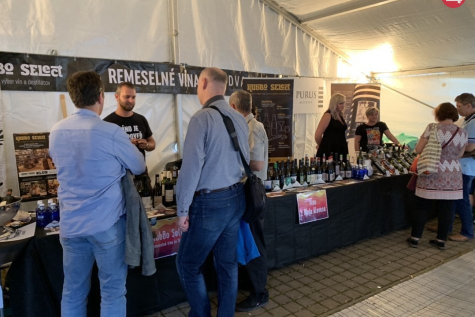 Ilustračný obrázok k článku Košické slávnosti vína boli rekordné. Ochutnať nápoj z viníc prišlo takmer 6000 návštevníkov, FOTO