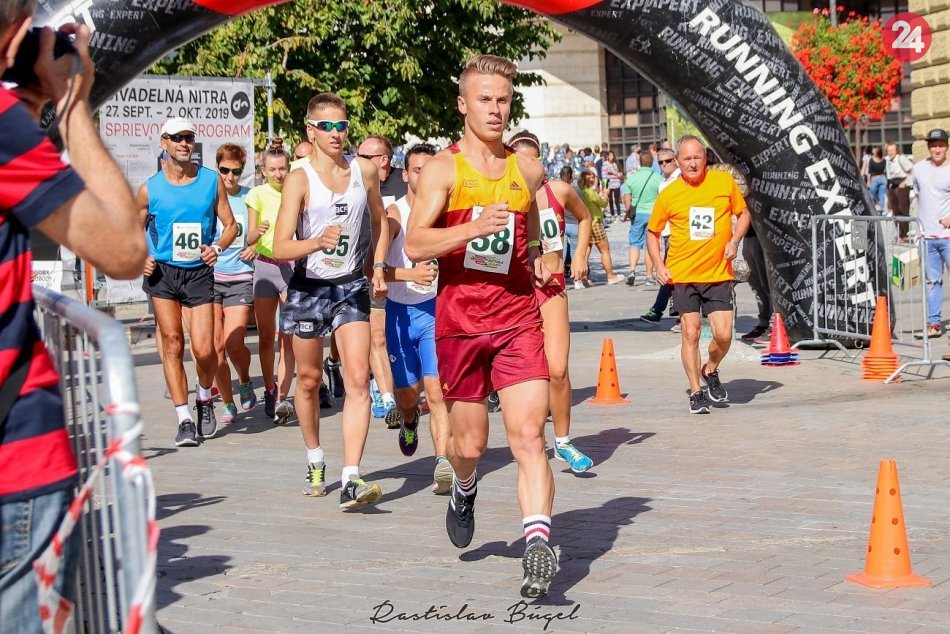 Ilustračný obrázok k článku Do Nitry sa vrátila chôdza: Preteky podporili olympionici Tóth a Pribilinec, FOTO