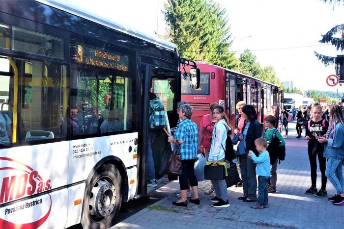 Ilustračný obrázok k článku Cestujúci sa potešia: MHD v Považskej zadarmo, prímestská doprava zľavnená