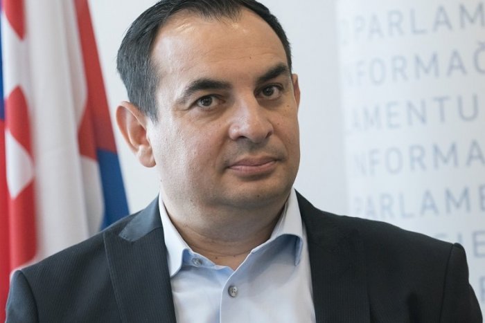 Ilustračný obrázok k článku Kancelária P. Polláka v Lučenci má prispieť k vyrovnávaniu regionálnych rozdielov