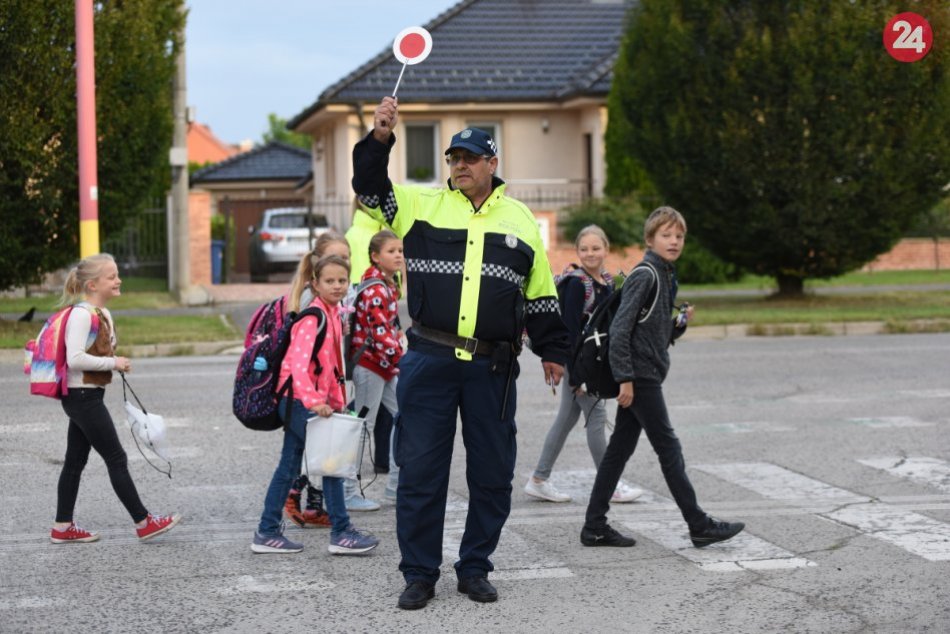 Ilustračný obrázok k článku Vyskúšali pešibus: Trnavskí školáci sa do školy dopravili "po vlastných", FOTO