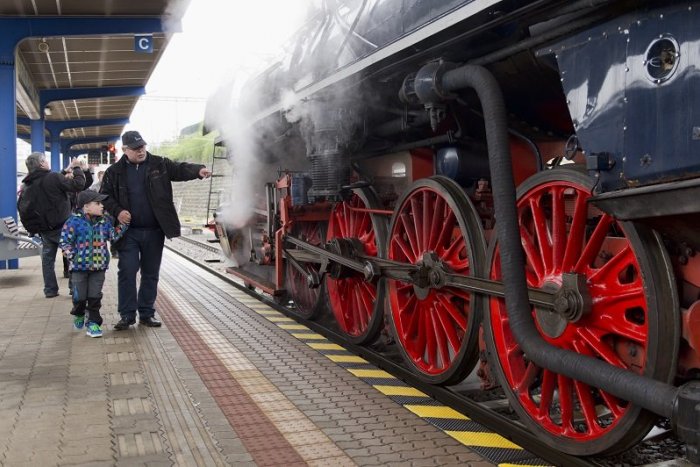 Ilustračný obrázok k článku Narodeninová jazda: Na Horehroní sa stretnú dva vláčikové unikáty!