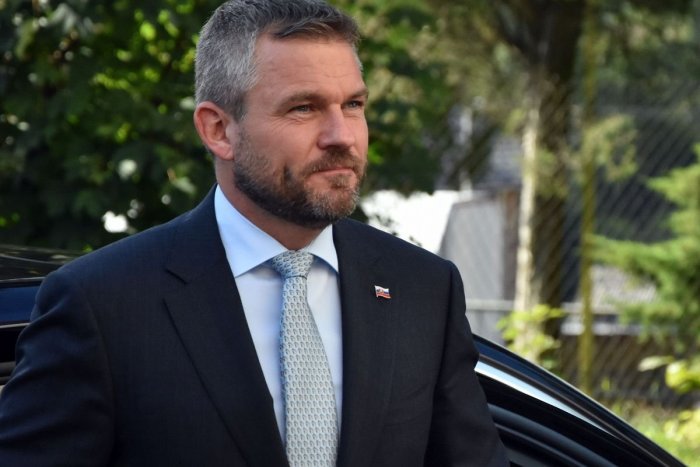 Ilustračný obrázok k článku SVET O SLOVENSKU: Pellegrini prežil, ale vláda to má nalomené