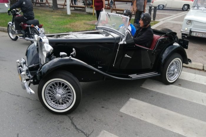 Ilustračný obrázok k článku Spanilá jazda veteránistu Romana Kováča pokračuje: Z Našice priviezol ďalšiu cenu