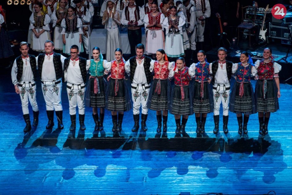 Ilustračný obrázok k článku Cimbalistka Tatiana z prešovského FS Šarišan: Užívam si pocit byť v kroji