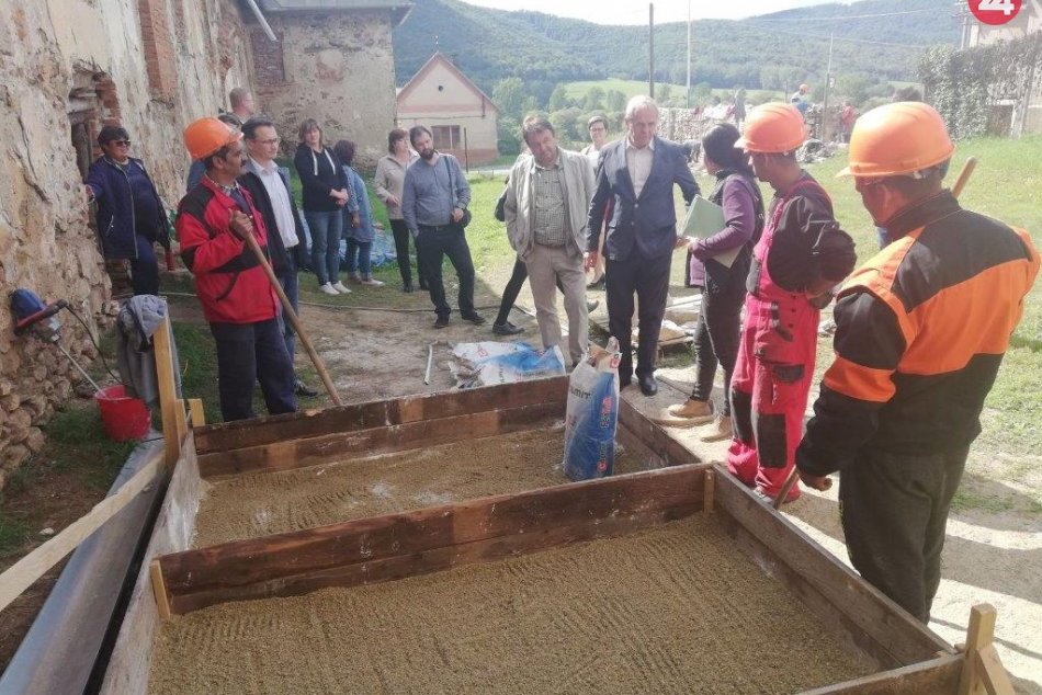 Ilustračný obrázok k článku Coburgovský kaštieľ v Jelšave obnovujú pre turizmus. Ponúknuť má netradičné ubytovanie, FOTO