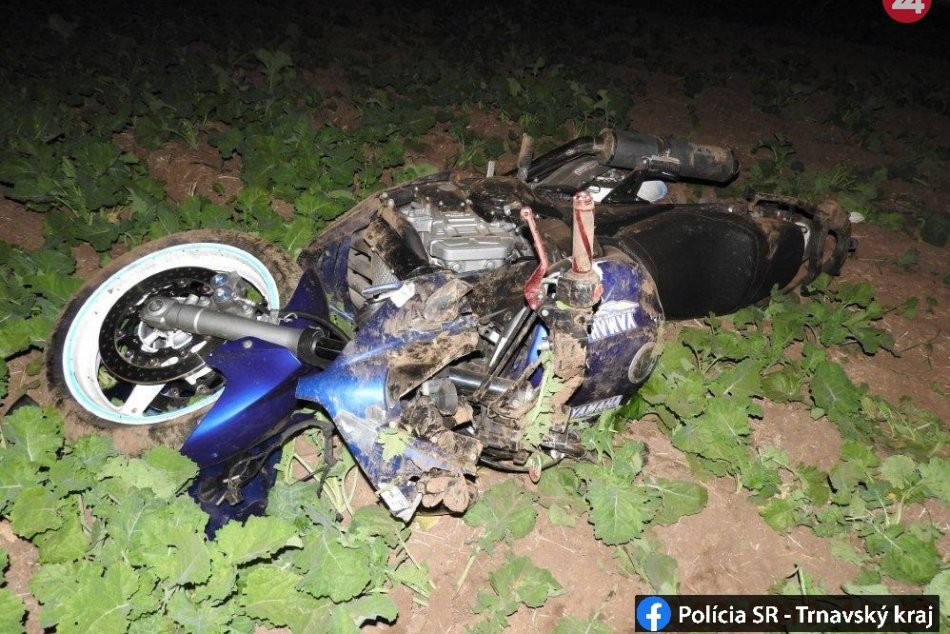 Ilustračný obrázok k článku Motorkár chcel predbiehať: Skončil ťažko zranený v poli