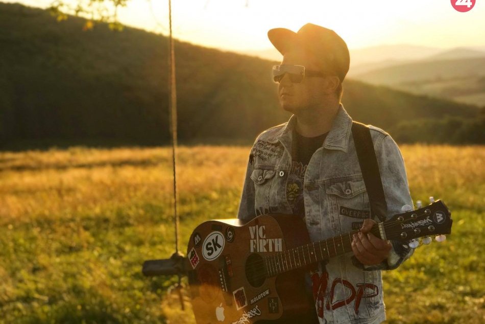 Ilustračný obrázok k článku Bystrickí Reunion vyzvali k hľadaniu pokoja: VIDEOKLIP s Cinkotom nesie silné posolstvo