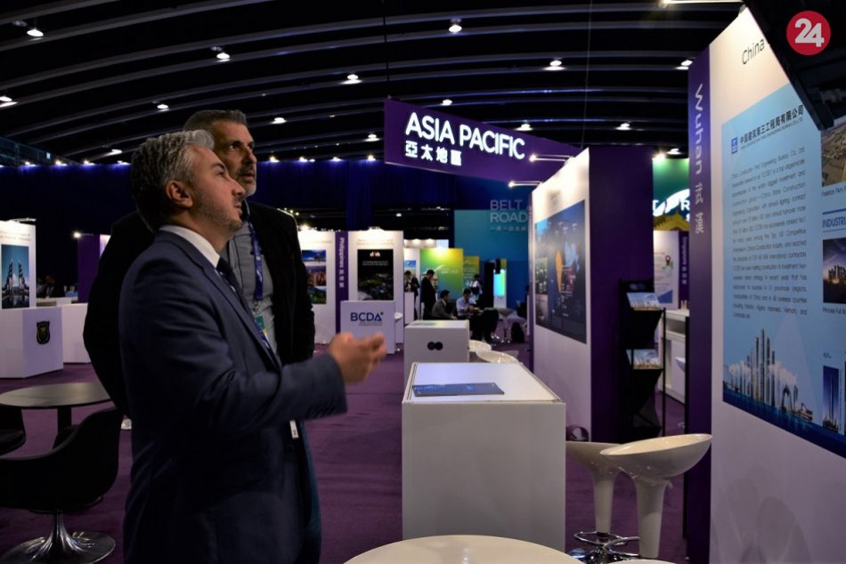 Ilustračný obrázok k článku Župan KSK Rastislav Trnka prišiel z Hong Kongu s veľkými plánmi, FOTO