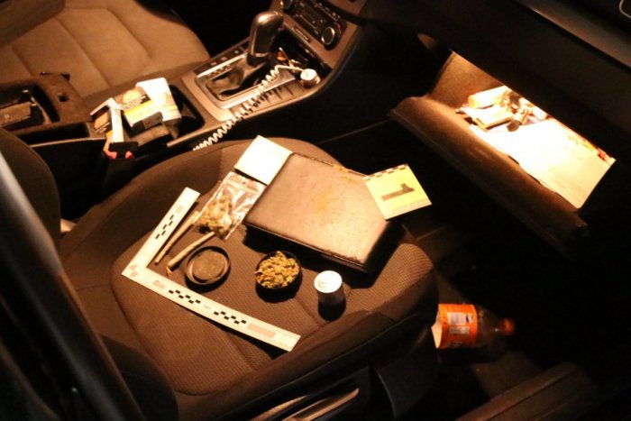 Ilustračný obrázok k článku Akcia žiarskych kriminalistov: Šesť vodičov pod vyplvom drog a to nie je všetko, FOTKY