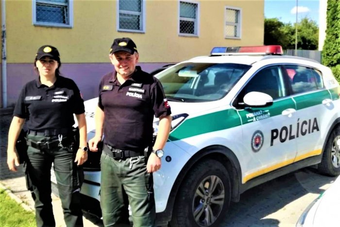 Ilustračný obrázok k článku Títo policajti sa vyznamenali: Pomohli maličkej Dorotke