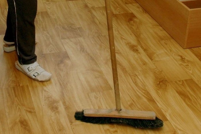 Ilustračný obrázok k článku Pozor na to, koho vpustíte do domu! Žena "upratovala" až príliš dôkladne