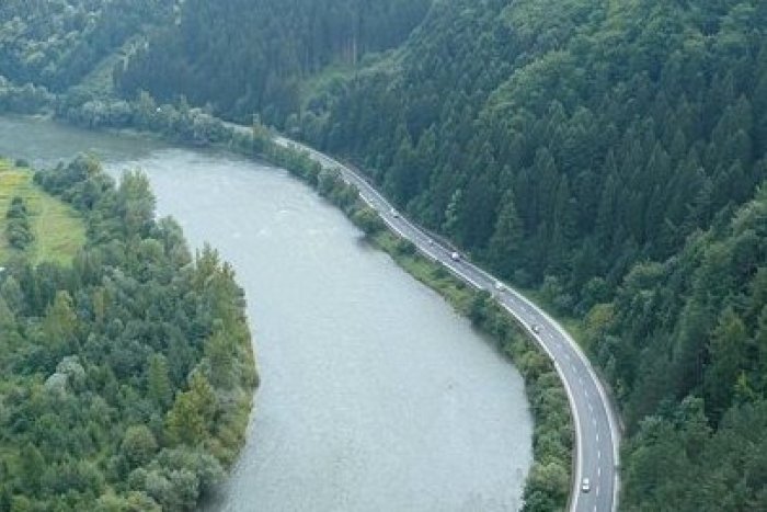 Ilustračný obrázok k článku Obmedzenia pri Strečne: ROZPIS uzávierok počas jesenných víkendov