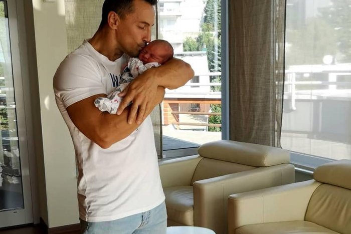 Ilustračný obrázok k článku Mnohonásobný majster sveta v karate Roman Volák sa stal otcom. Má syna Leonarda