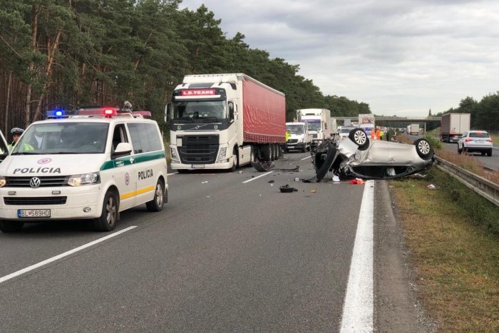 Ilustračný obrázok k článku Diaľnica D2 v smere z Malaciek do Bratislavy je pre nehodu neprejazdná