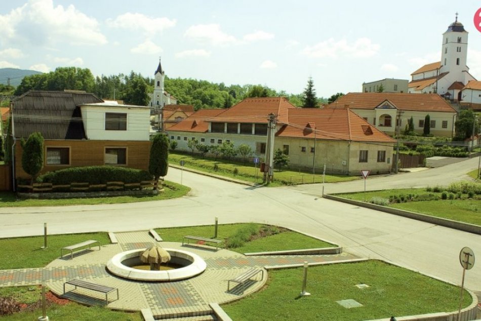 Ilustračný obrázok k článku Dom služieb v Dobrej Nive čaká rekonštrukcia. Obec ho chce prestavať na nájomné byty