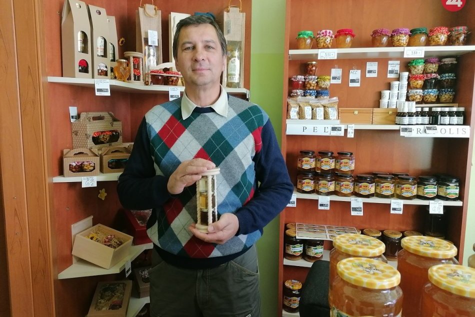 Ilustračný obrázok k článku Medový úspech východniara: Včelár Tibor získal na celosvetovej výstave v Kanade 11 medailí!