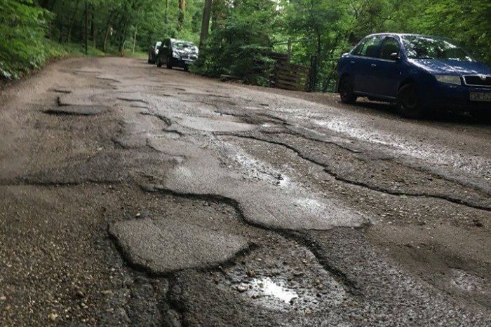 Ilustračný obrázok k článku Dobrá správa pre výletníkov a cyklistov: Hlavné mesto opraví zdevastovanú časť Peknej cesty