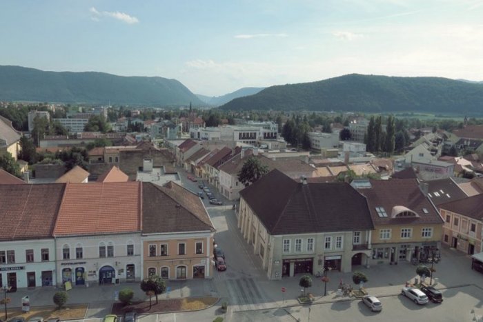 Ilustračný obrázok k článku Vznikne v Rožňave 70 nových pracovných miest? Plány tu má známa spoločnosť