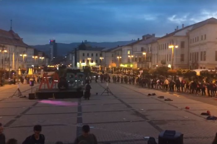 Ilustračný obrázok k článku Bystričanom sa naskytol nevšedný pohľad: Stovky animátorov roztancovali námestie, VIDEO