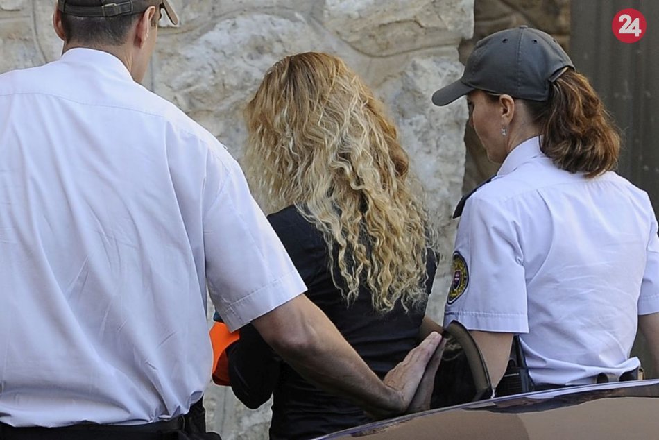 Ilustračný obrázok k článku SVET O SLOVENSKU: Otvorili prípad sexy vrahyne Kukučovej