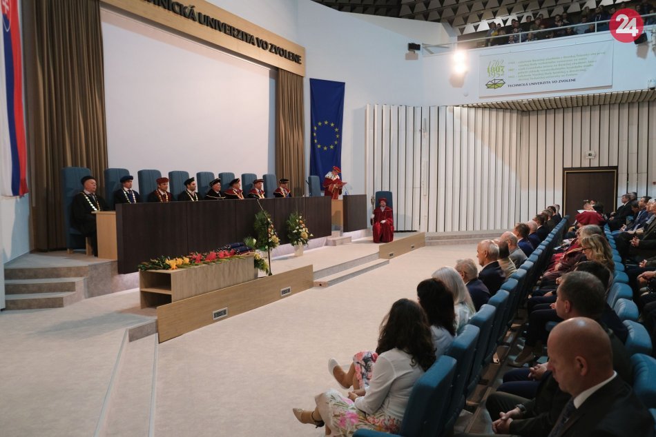 Ilustračný obrázok k článku Chcete zažiť prehliadku 3D jaskyne či laboratórií? Na zvolenskej univerzite je DOD