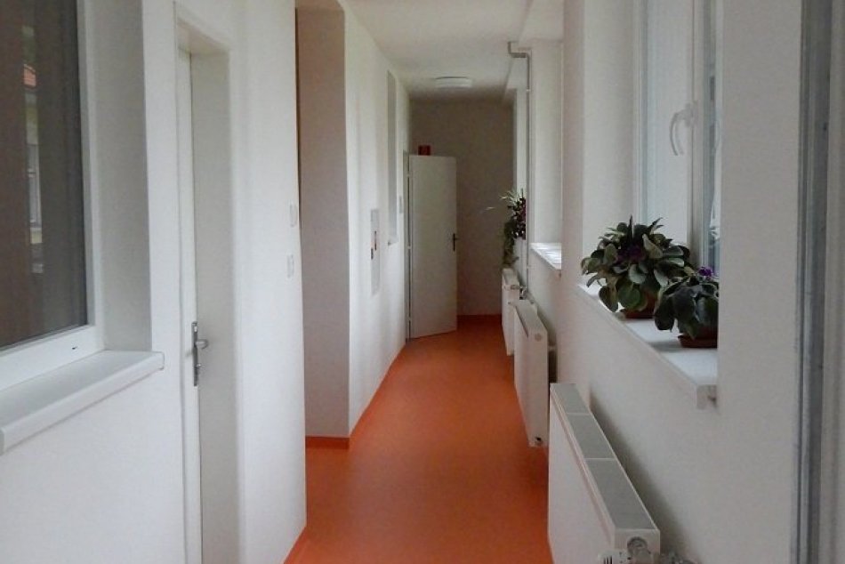 Ilustračný obrázok k článku Brezno zatvára pre nový koronavírus všetky svoje školy