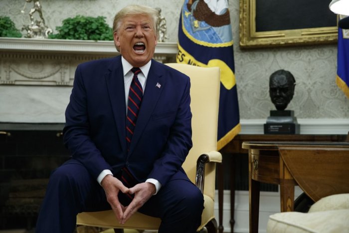 Ilustračný obrázok k článku Poriadny prešľap: Trump údajne navrhol strieľať migrantom do nôh s cieľom "spomaliť ich"