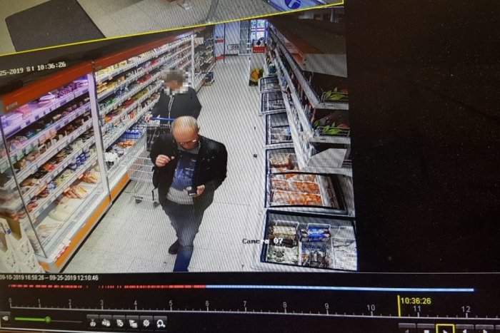 Ilustračný obrázok k článku V potravinách vo Valaskej neznámy muž ukradol dve fľaše vodky. Poznáte ho na FOTO?