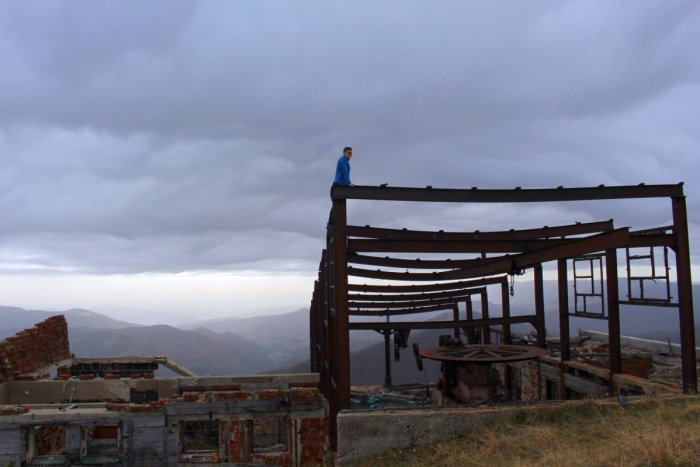 Ilustračný obrázok k článku Pod Krížnou bude rušno. Na rozpadnutej stanici lanovky sa chystá veľká brigáda