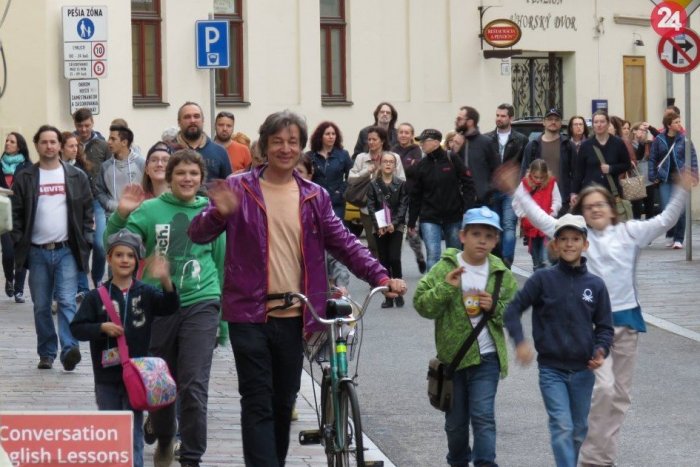 Ilustračný obrázok k článku Muž, ktorý je živou reklamou Košíc: S Milanom Kolcunom o potulkách i ikonickom bicykli