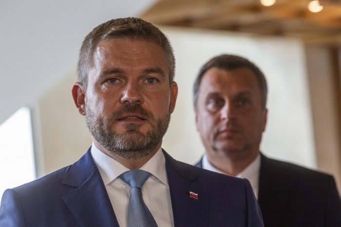 Ilustračný obrázok k článku Na Gottov pohreb dvomi špeciálmi: Pellegrini vysvetlil, prečo s Dankom neleteli spoločne