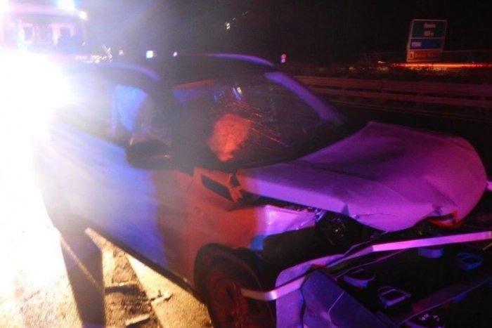 Ilustračný obrázok k článku Nehoda na zjazde z R1: Vodička dostala šmyk a narazila do zvodidiel, FOTO