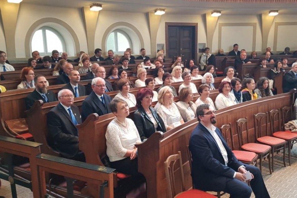 Ilustračný obrázok k článku Trnavou zneli stovky hlasov: Evanjelický kostol hostil Festival chrámovej piesne