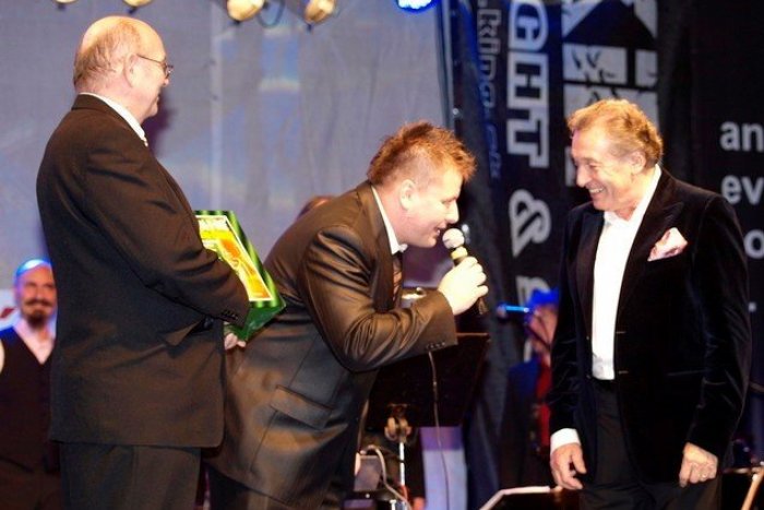 Ilustračný obrázok k článku Žiarsky dramaturg Kulich o spolupráci s Karlom Gottom: Oslovenie maestro nemal rád