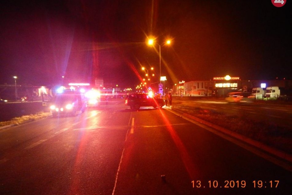 Ilustračný obrázok k článku Zrážka áut v strede zvolenskej križovatky: Spolujazdkyňa sa ťažko zranila, FOTO