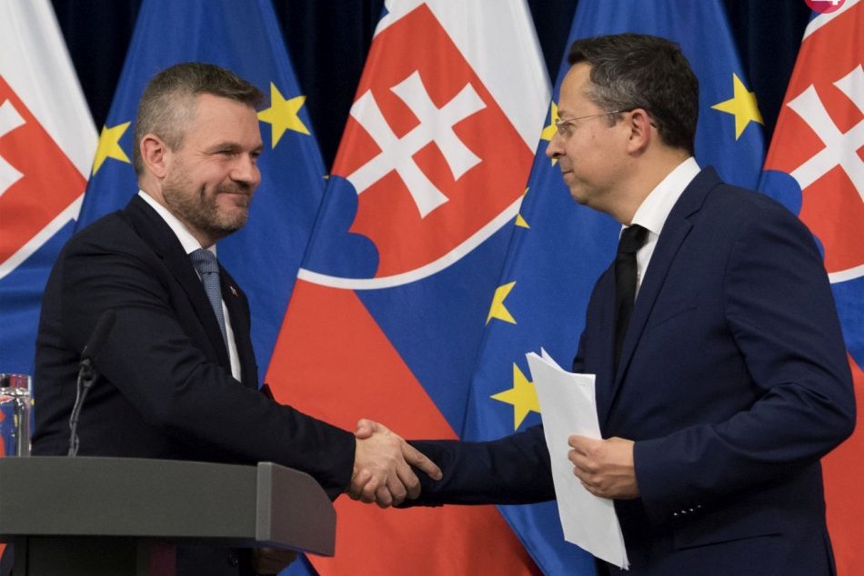 Ilustračný obrázok k článku Premiér otvorene: Vyrovnaný rozpočet nemôže byť fetiš a vláda nebude škrtať na ľuďoch