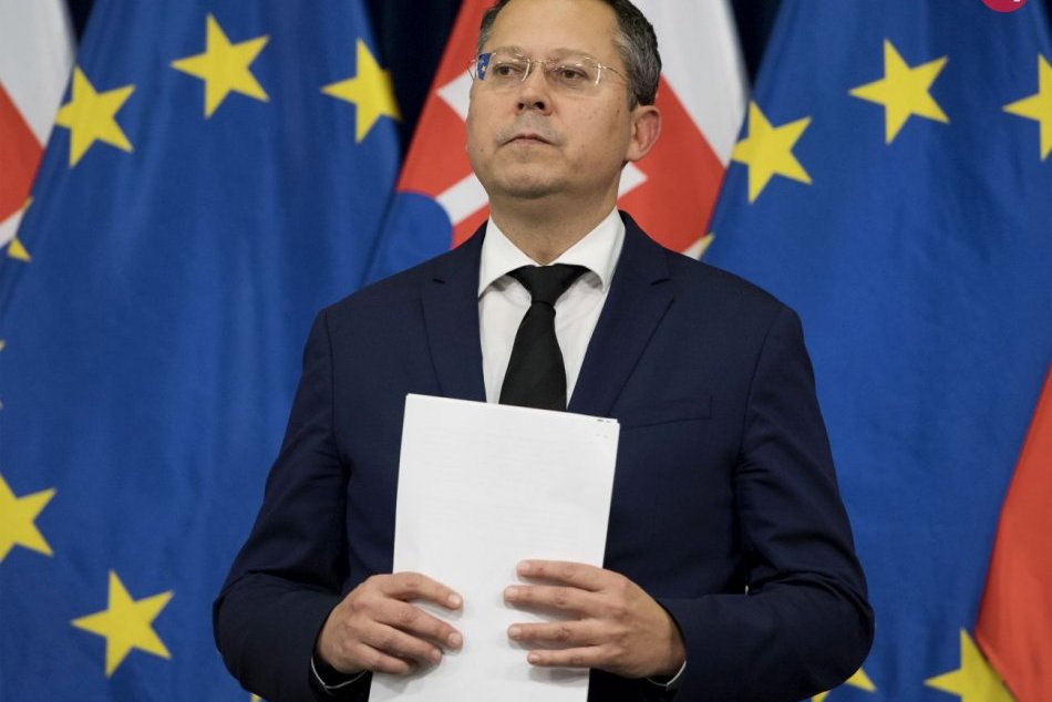 Ilustračný obrázok k článku Kamenický novej vláde: Vysporiadajte sa s tým! Koronavírus a 13. dôchodky môžu zruinovať ekonomiku